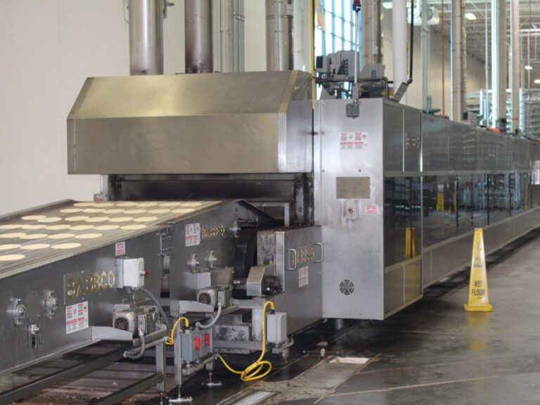 Industrial conveyor oven baking dough discs